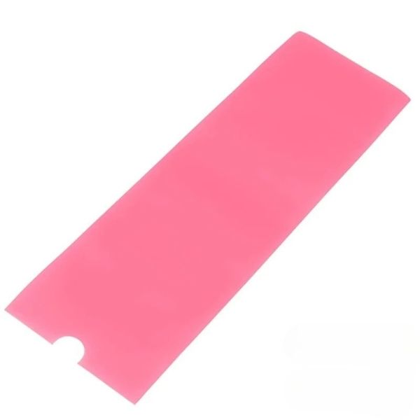 Różowa folia ochronna na&nbsp;rączkę maszynki do&nbsp;makijażu permanentnego 5x16 cm – widok pojedynczej osłonki.